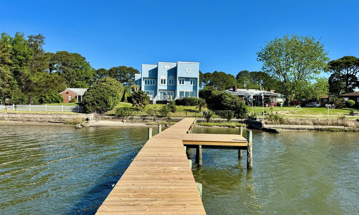 Portsmouth House | Contemporary 5 BR 4 BA Over 3500 SF Waterfront Direct Access to Chesapeake Bay