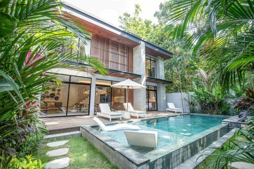 Batubelig House | Contemporary 5BR Villa , 400 m to the shore