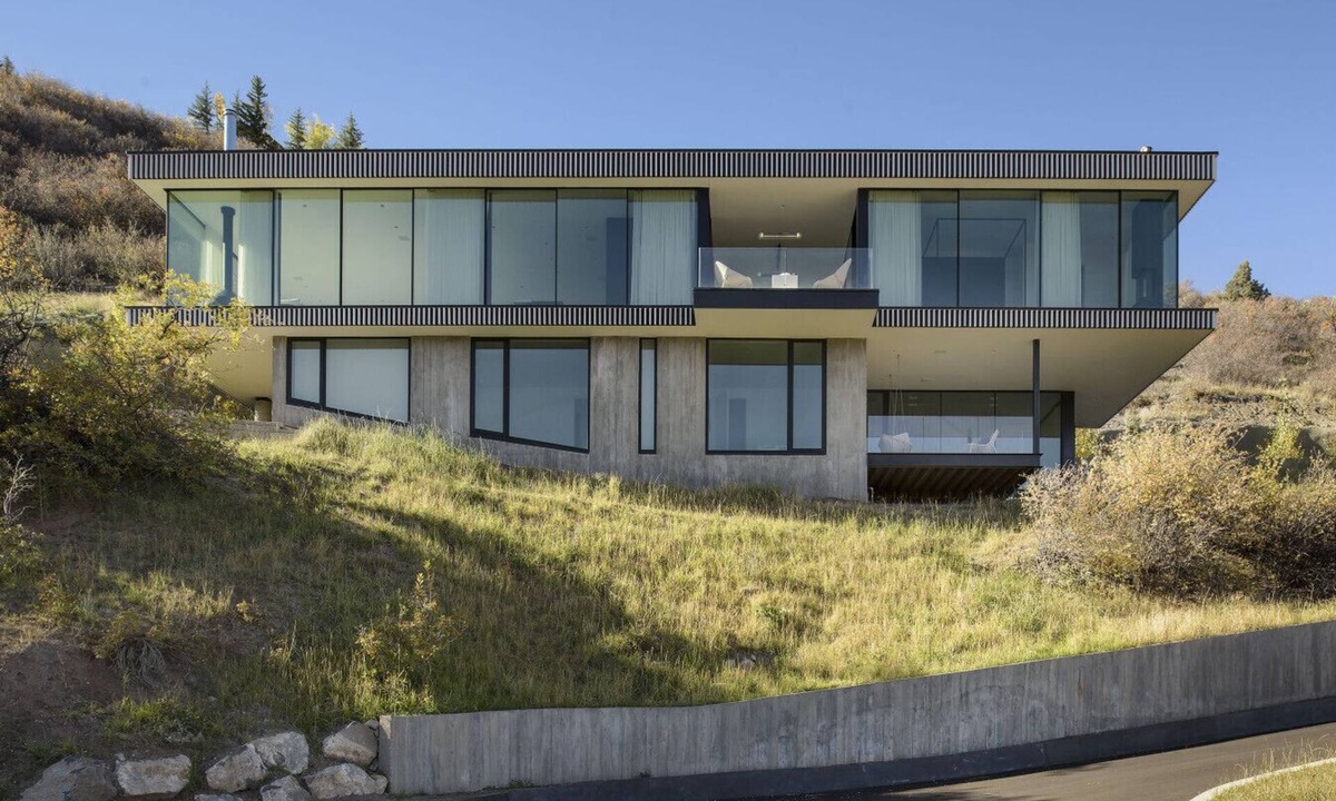 Brush Creek Village House | Contemporary Brush Creek Masterpiece