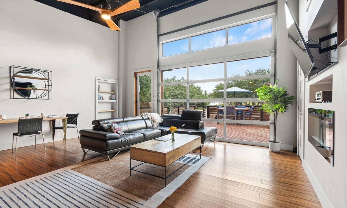 Dripping Springs House | Contemporary Country Style Gem w/BBQ & Games Room