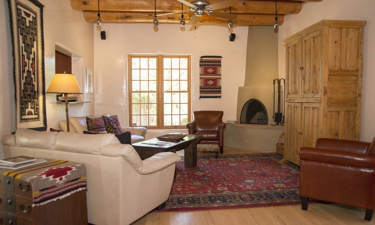 Historic Eastside House | Contemporary Casa w/courtyard, 10 min. stroll to Canyon Road & historic Santa Fe