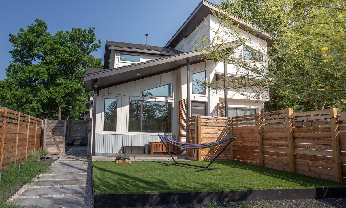Brentwood House | Contemporary Central Austin House w/Tesla Charger and Outdoor Grill