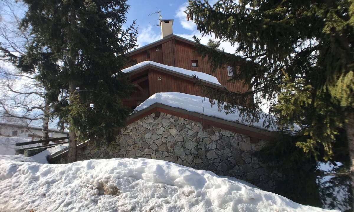 Mont-de-Lans Ski Chalet | Contemporary Chalet for 14, with Jacuzzi.