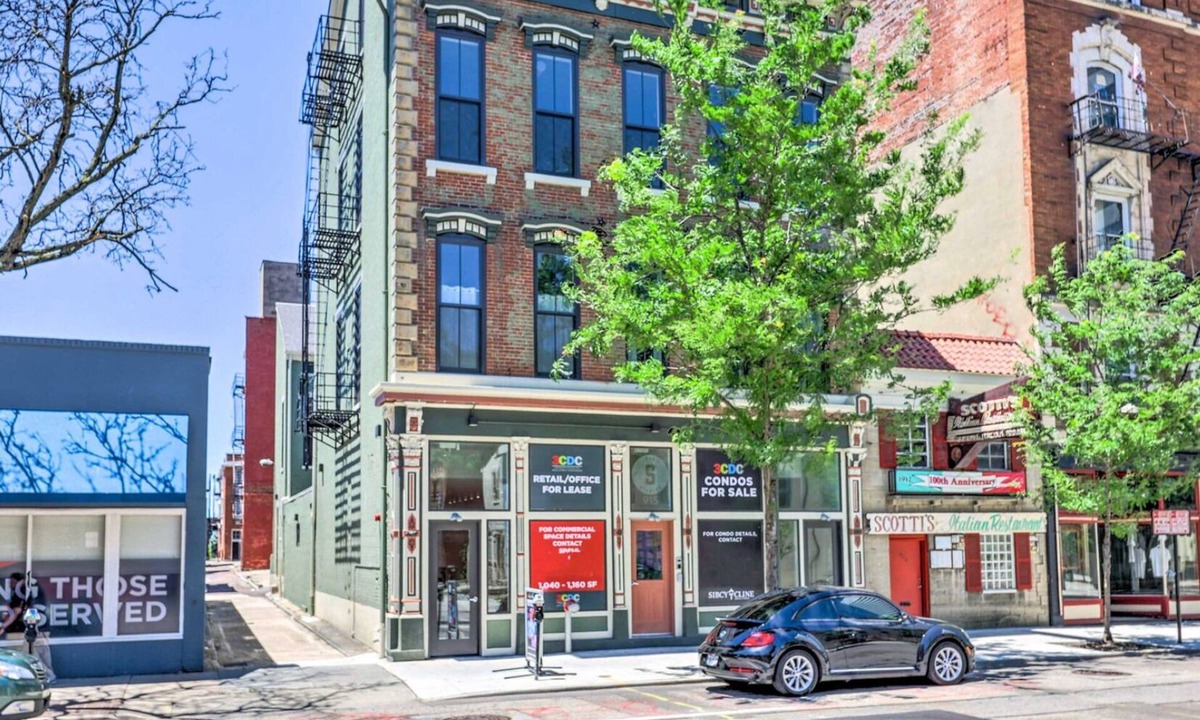 Central Business District Condo | Contemporary Cincinnati Condo - Pets Allowed!