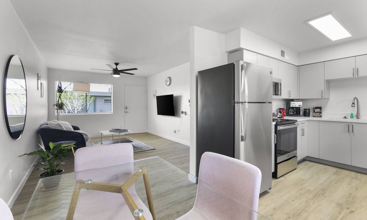 Camelback East Apartment | Contemporary Condo in Central Biltmore