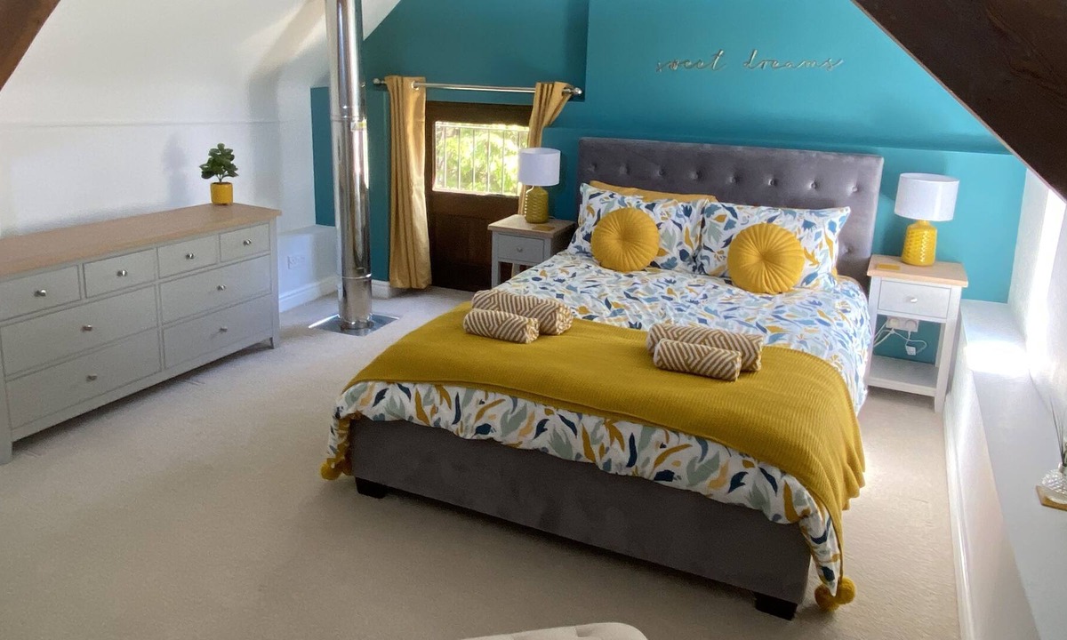 Dursley Cottage | Contemporary Cotswold Cottage