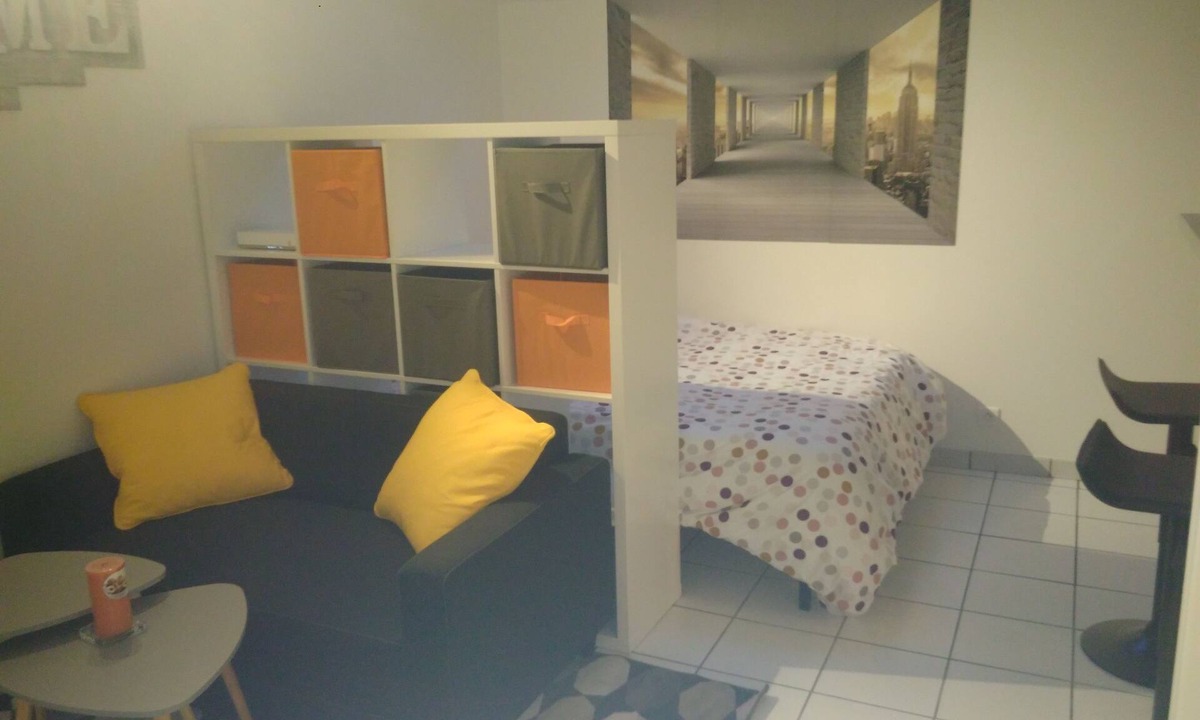 Les Mureaux Apartment | Contemporary Cozy Studio