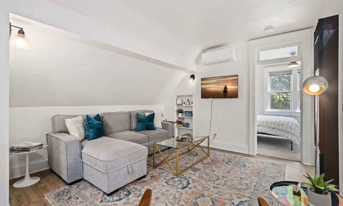 Old Town House | Contemporary Craftsman Steps to Old Town
