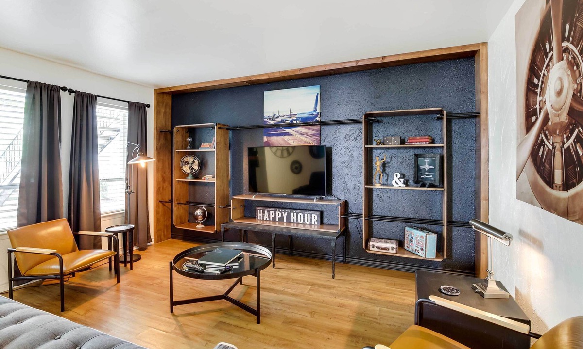 Knox - Henderson Condo | Contemporary Dallas Condo w/Pool Access!