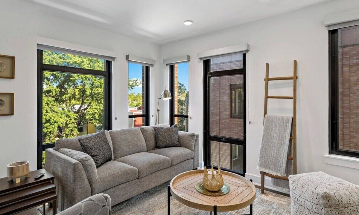 Shaw Bed & Breakfast | Contemporary | Downtown | Views