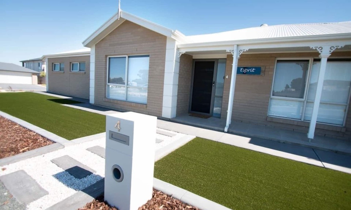 Seymour House | Contemporary ‘Esprit’ with river reserve access