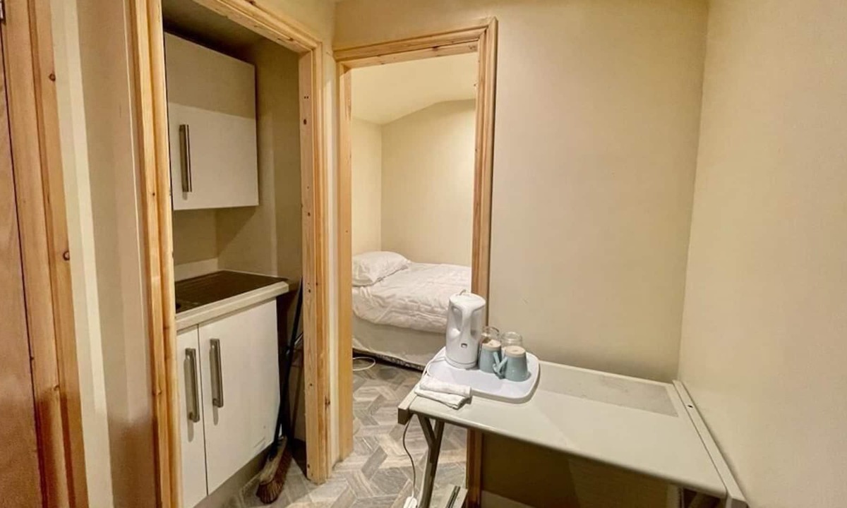 Rastrick Apartment | Contemporary