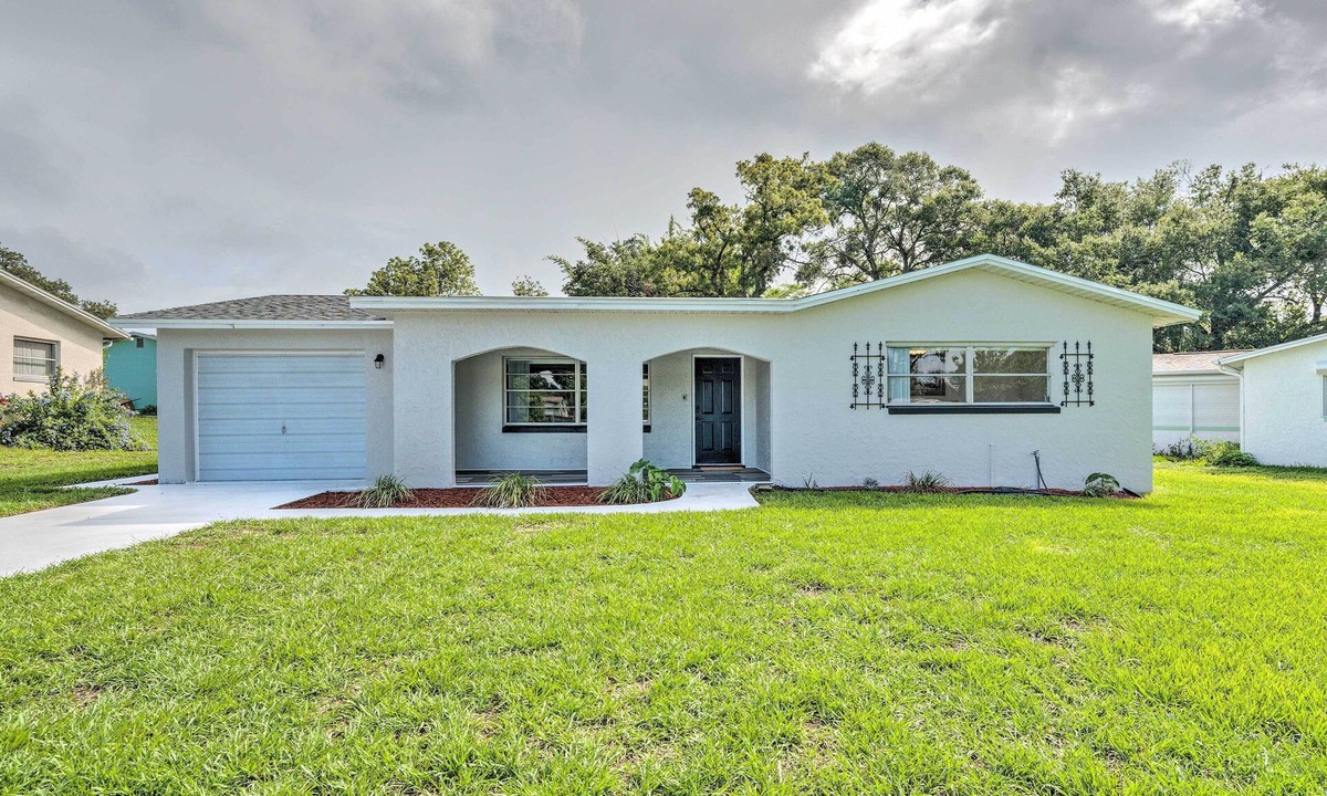 Pine Ridge House | Contemporary Gem w/Sun Room in Beverly Hills!