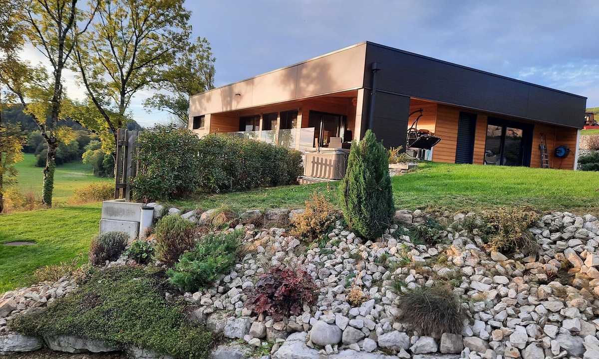 Entre-Deux-Monts House | Contemporary home with jacuzzi overlooking nature