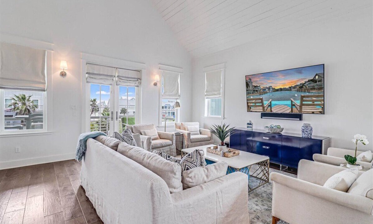 Cinnamon Shore House | Contemporary Home@Cinnamon Shore w/Private Dune Crossovers, Pools+More!