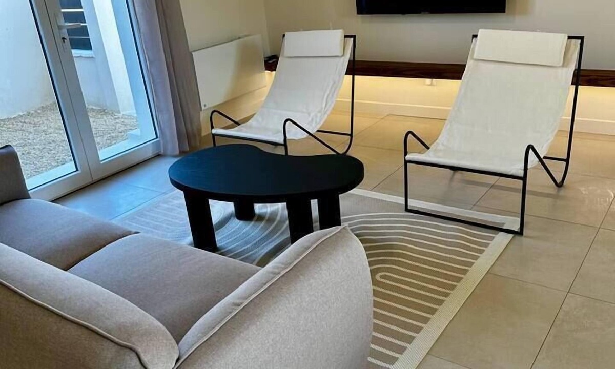 Justices House | Contemporary house St léonard