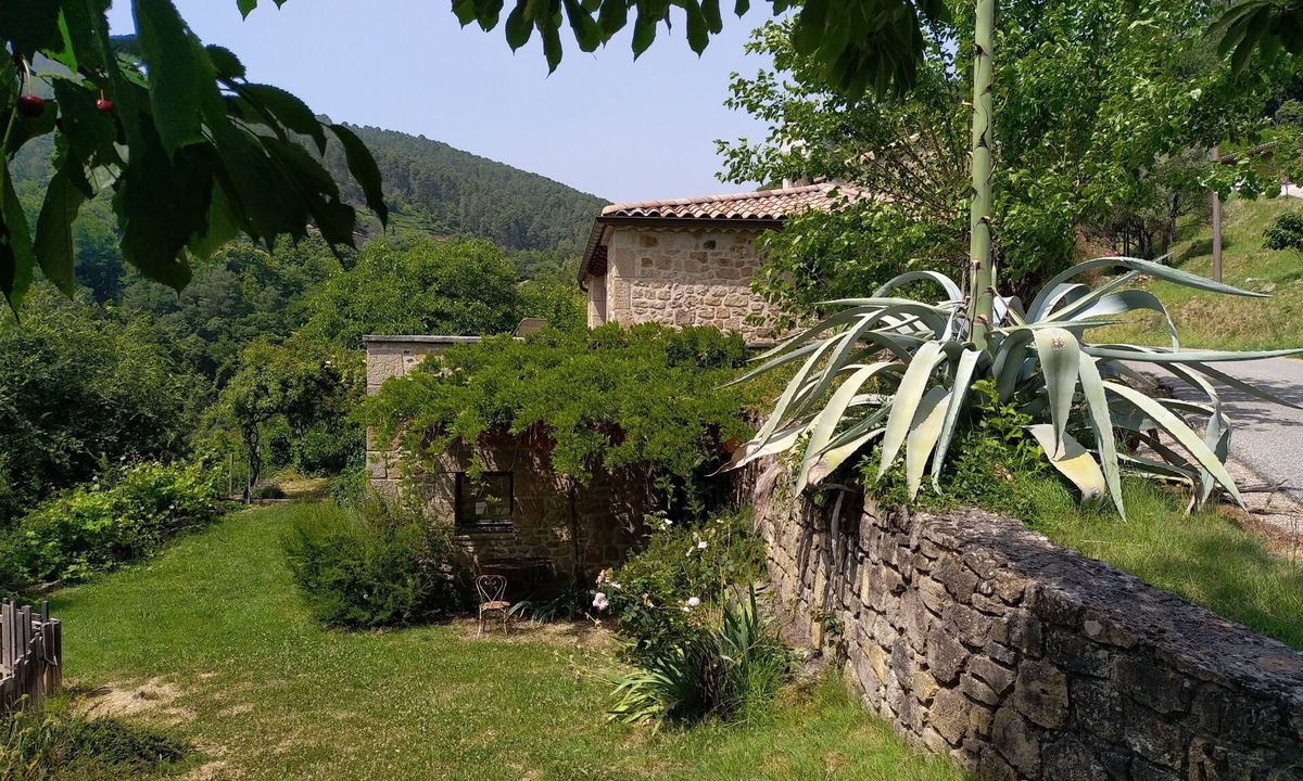 Faugeres House | Contemporary house with all comforts, far from the crowds but close to everything. Unobstructed view