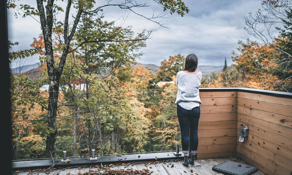 Lac-Superieur Ski Chalet | Contemporary in Nature Cabin w/Spa, Sauna & EV Friendly
