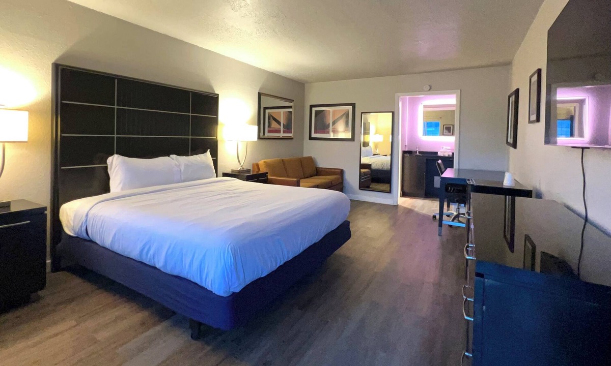 Lafayette Bed & Breakfast | Contemporary King Studio Studio
