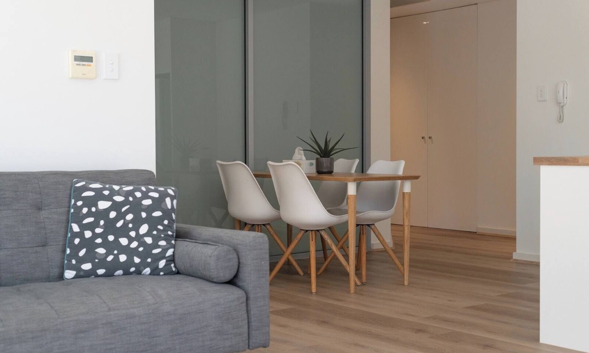 Lane Cove North Apartment | Contemporary living in a leafy setting