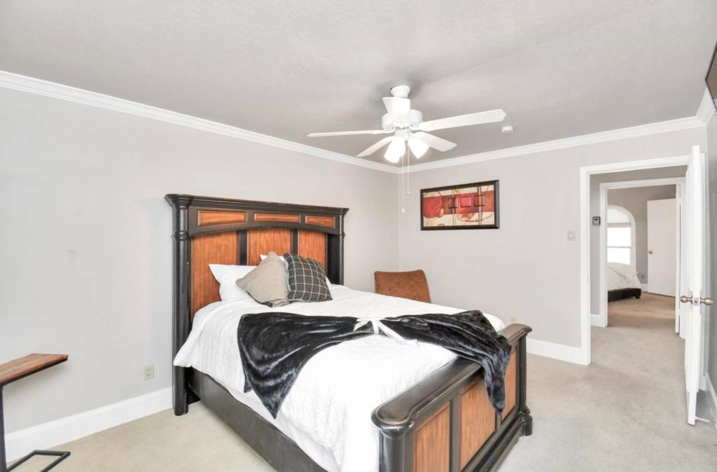 Neartown Bed & Breakfast | Contemporary Master Queen Suite