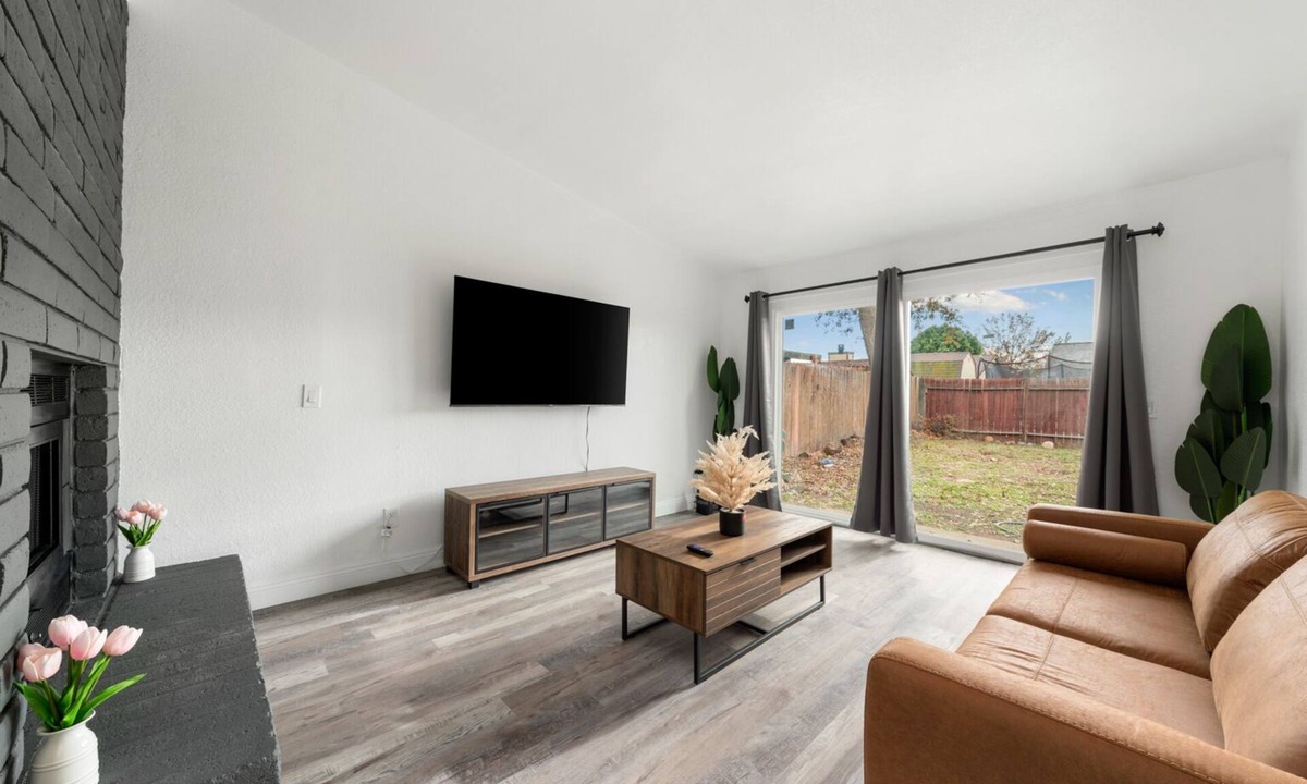 Rio Linda House | Contemporary Modern Spacious 3BR/2BA Near SMF