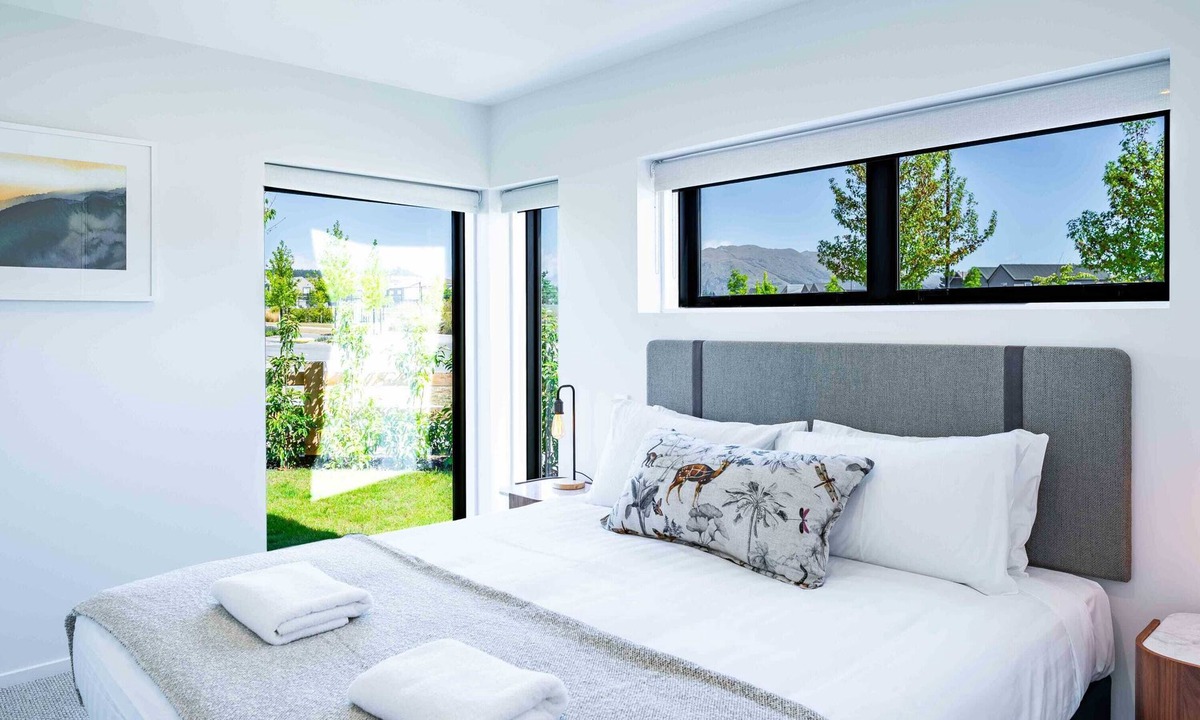 Wanaka Apartment | Contemporary Northlake Apartment