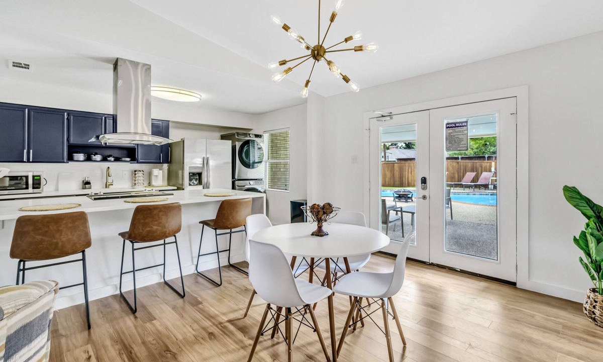 Plano House | Contemporary Plano Home 4 BR/6 Bed/2 BA. STR-1207-006
