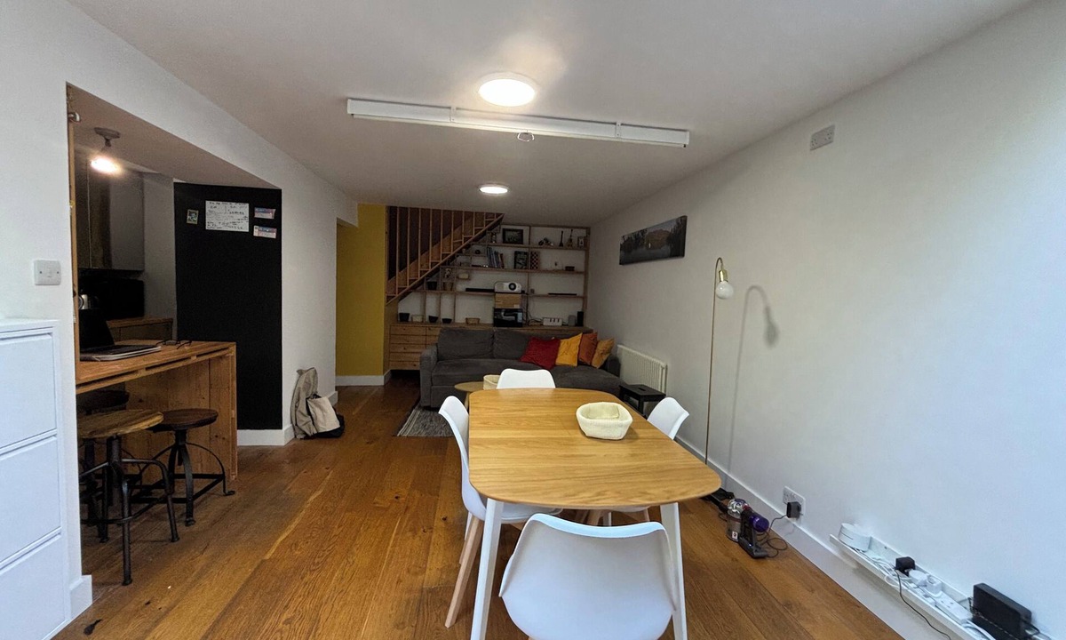 Hackney Apartment | Contemporary Style | Private Patio | London Fields