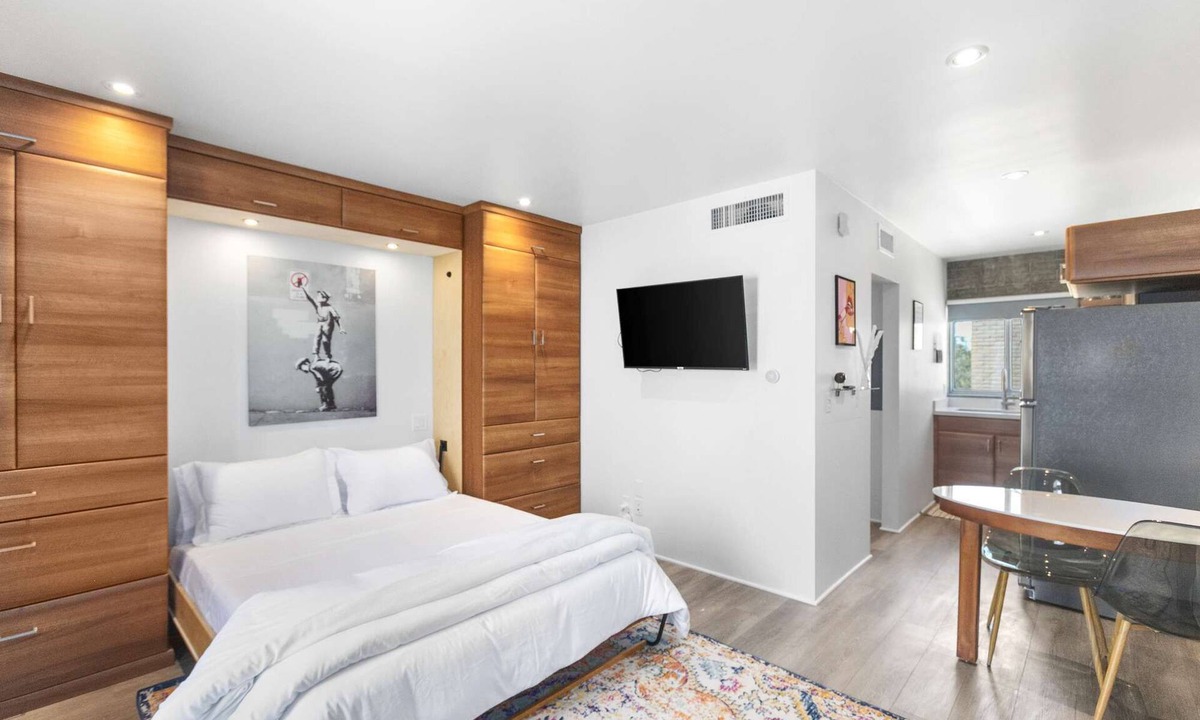 Roosevelt Condo | Contemporary Studio Hub in DTPH – Walkable Zone