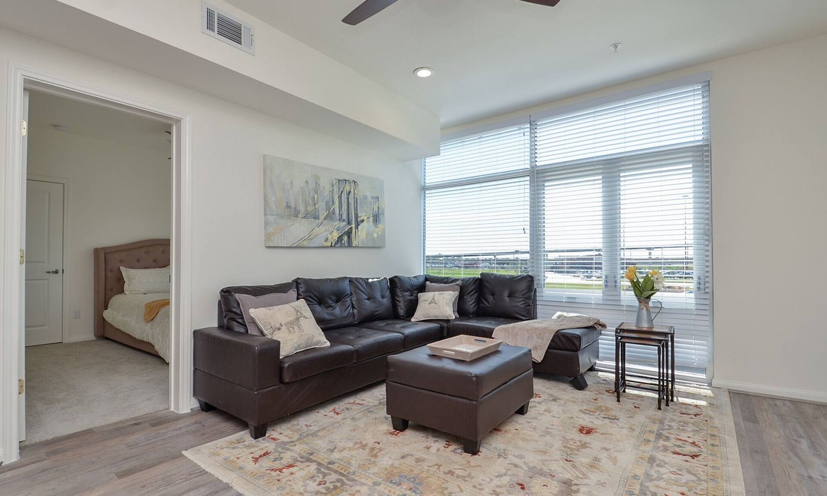 Katy Condo | Contemporary Urban Living in Gated Complex |2Q