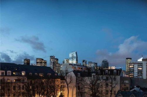 Puteaux Apartment | Contemporary, view of La Défense, all comfort