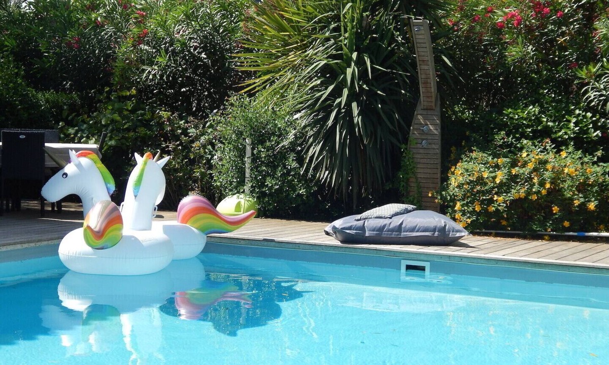 Baillargues Villa | Contemporary villa with swimming pool, near tennis and golf