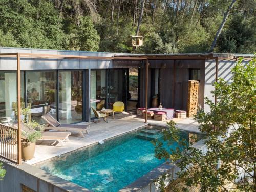 Bouc-Bel-Air Villa | Contemporary Villa