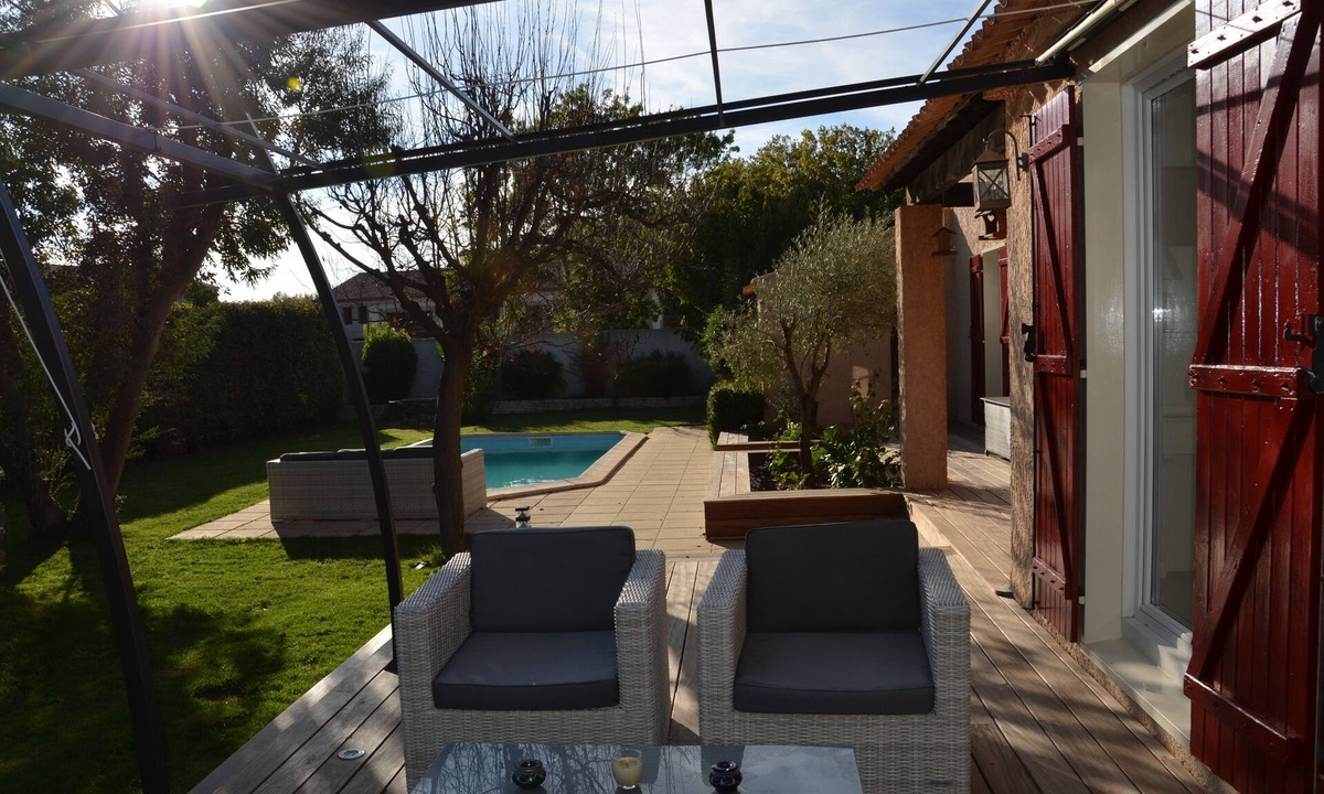 Eyguieres Villa | Contemporary villa with pool