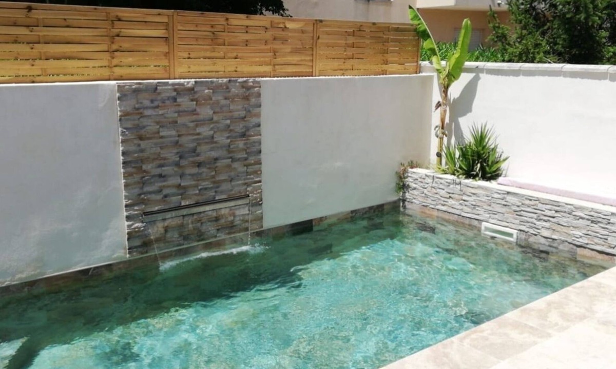 Milhaud Villa | Contemporary villa with lovely pool area