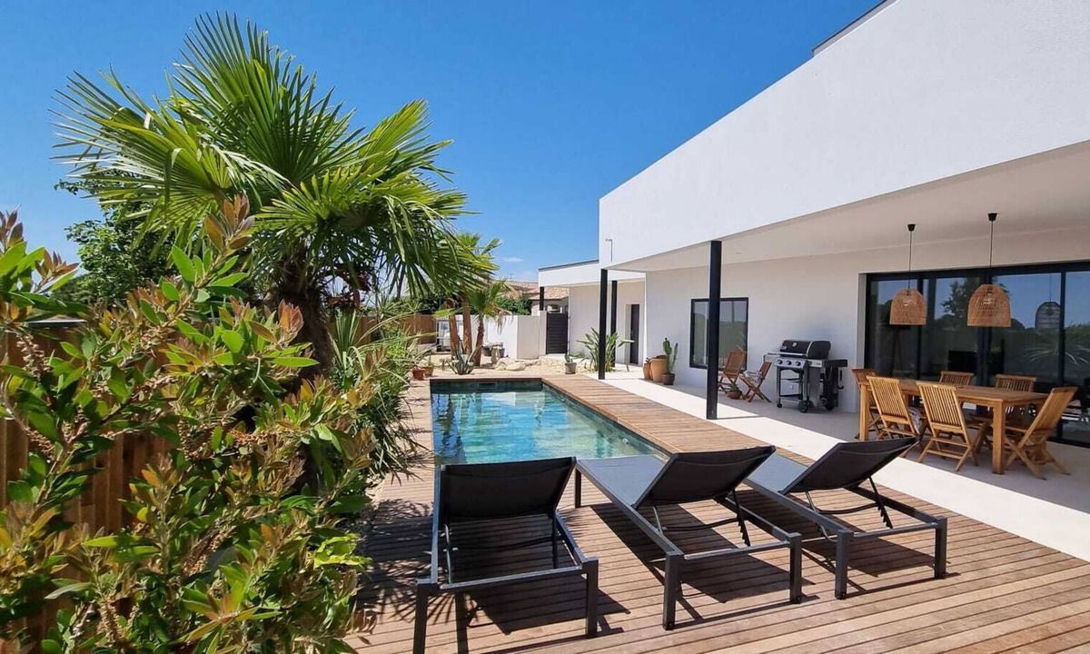 Perols House | contemporary villa with view