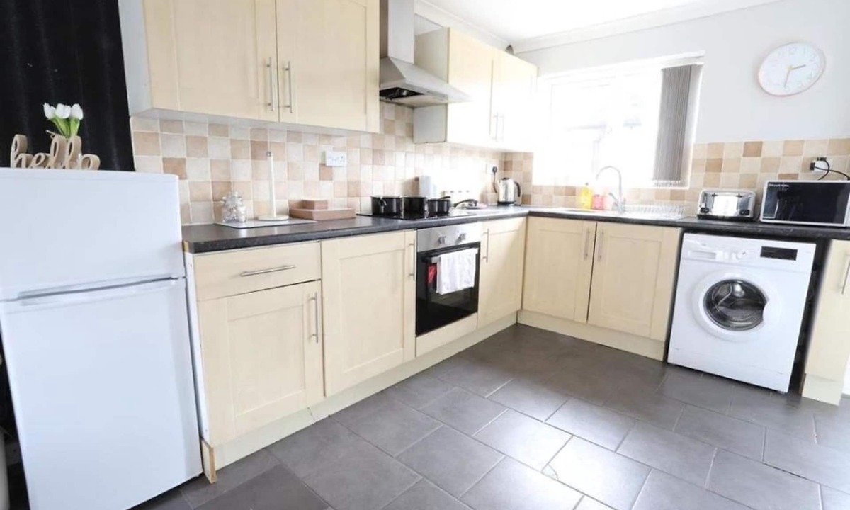 Marston Green House | Contractor Accommodation Near NEC