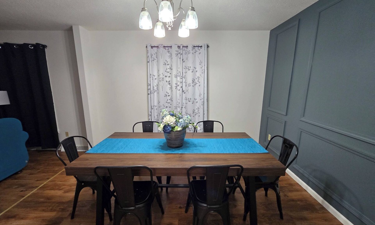 Columbia House | Contractor/Family Hub-3 Living Areas - Sleeps Many