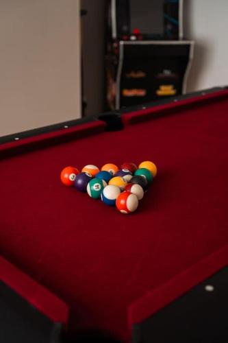 Enfield Highway House | Contractor-Friendly 3-Bed, Games Room, Pool Table!