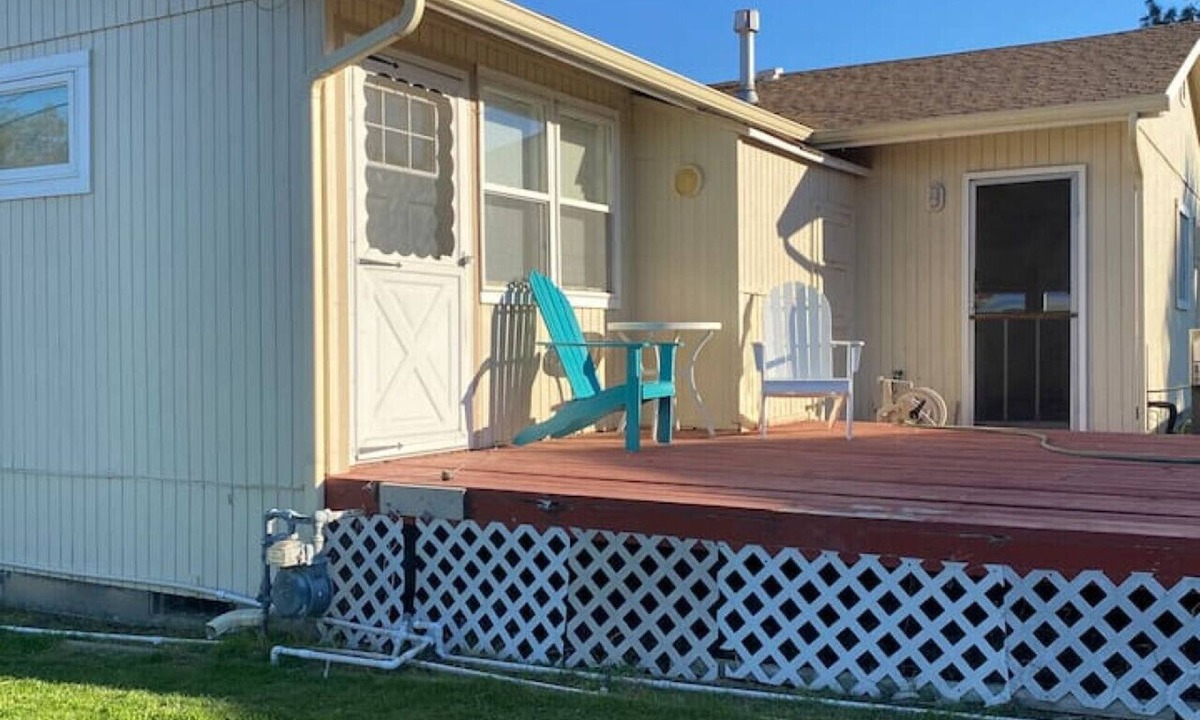 Umatilla House | Contractor-Friendly Stay Near Highway