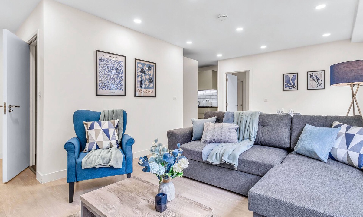 Bedford House | ContractorGem,2bed,free parking