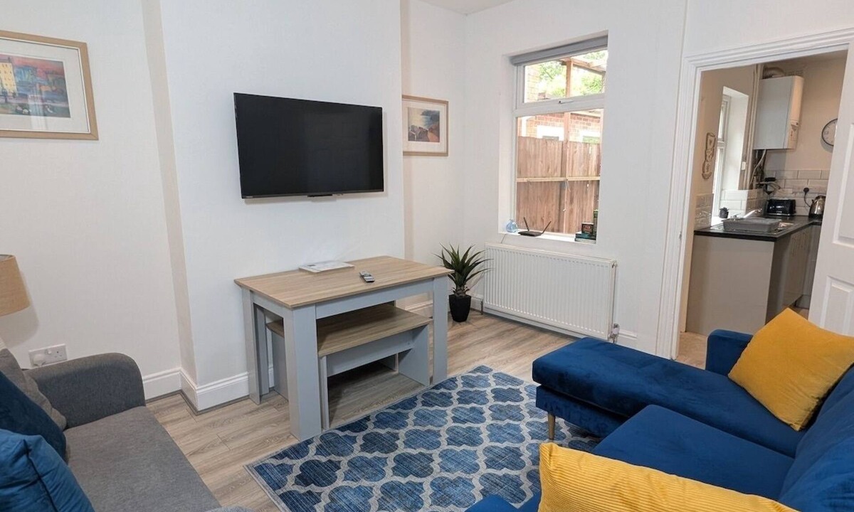 Wolverhampton House | Contractors 4BR Home, Newly Refurb, Nr Centre