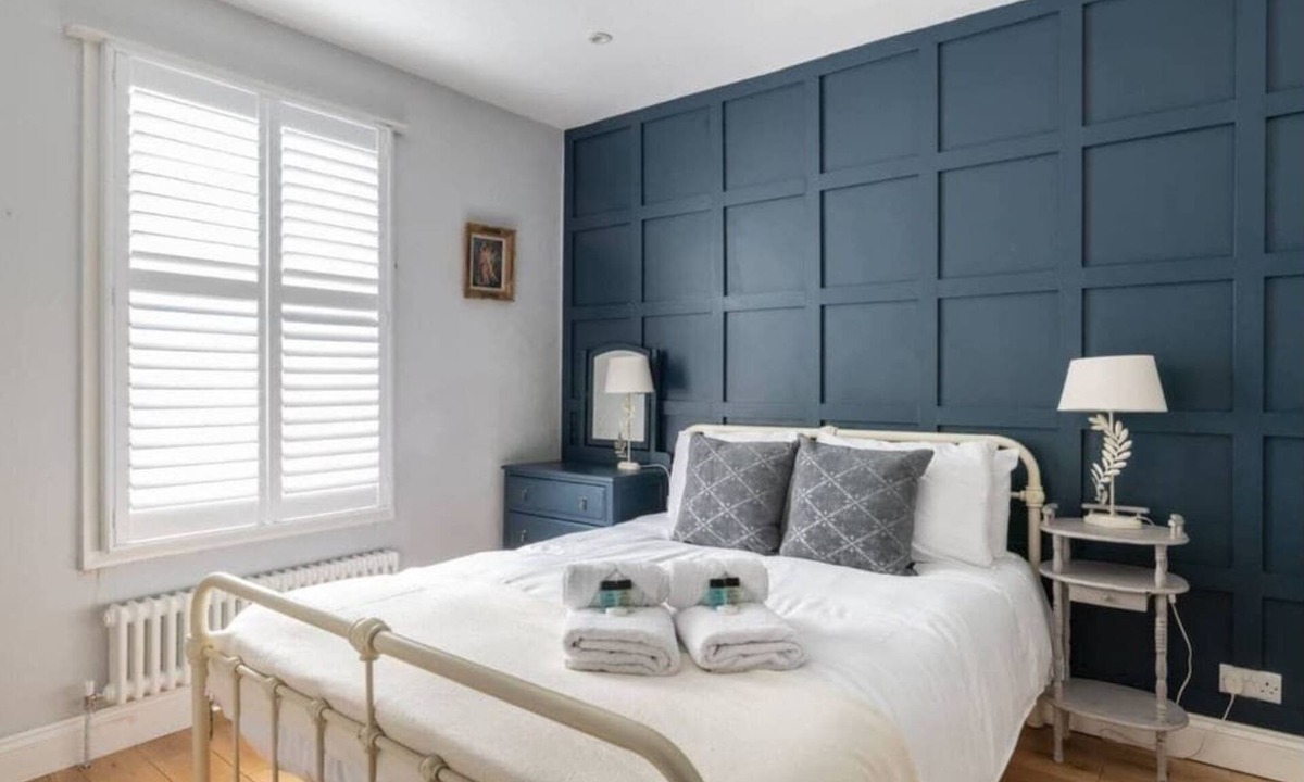 Hove House | Contractors I Relocators I 5 Bed