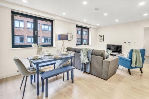 Bedford Apartment | Contractors Gem, 2 Bed, Sleeps 6, Ensuite, onsite Parking