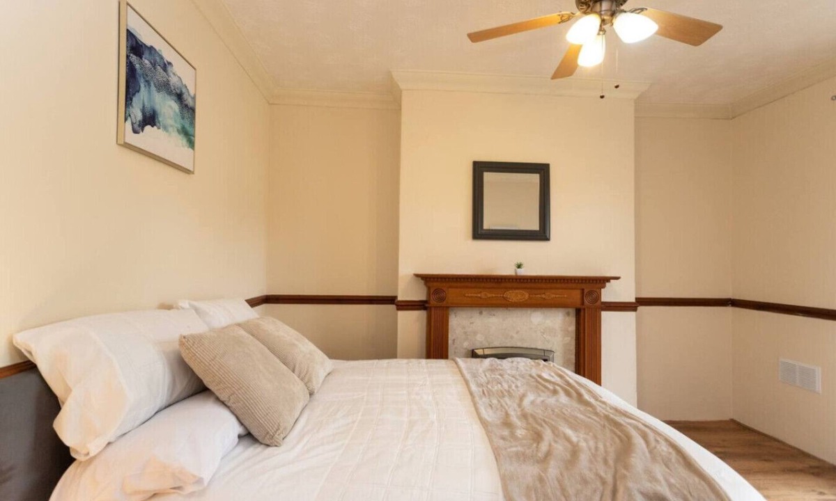 Staple Hill House | Contractors*Long Stays Discounts*Parking