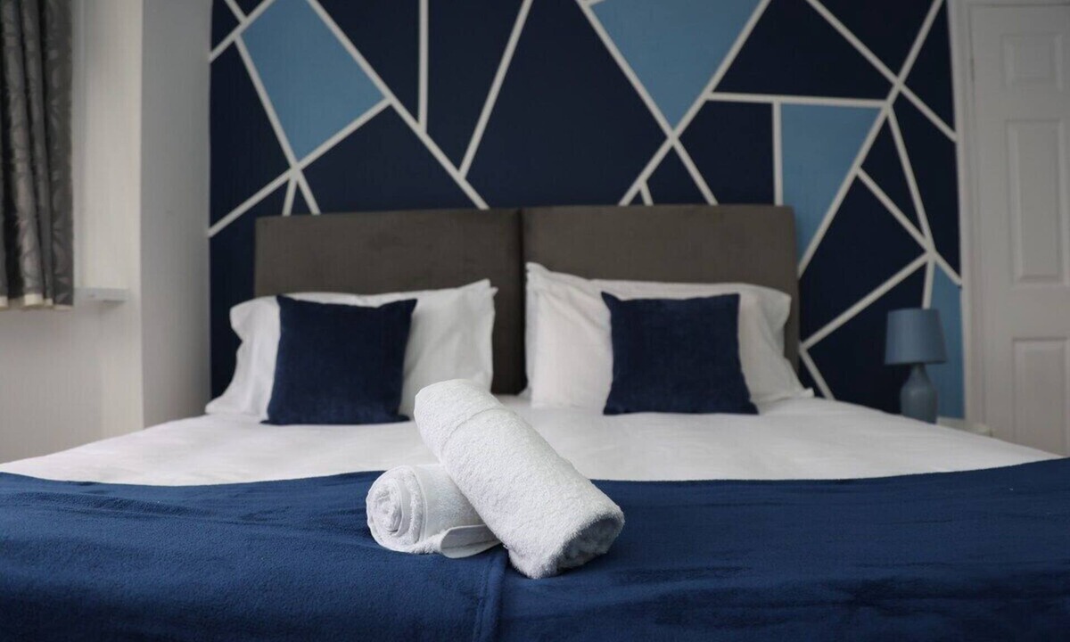 Leicester House | Contractors & Relocators Dream