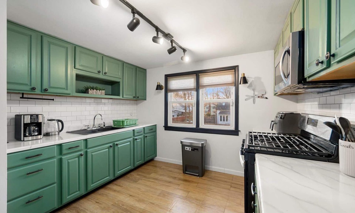 Eastside House | Convenient 2BR Minutes to SU, Hospitals & Downtown