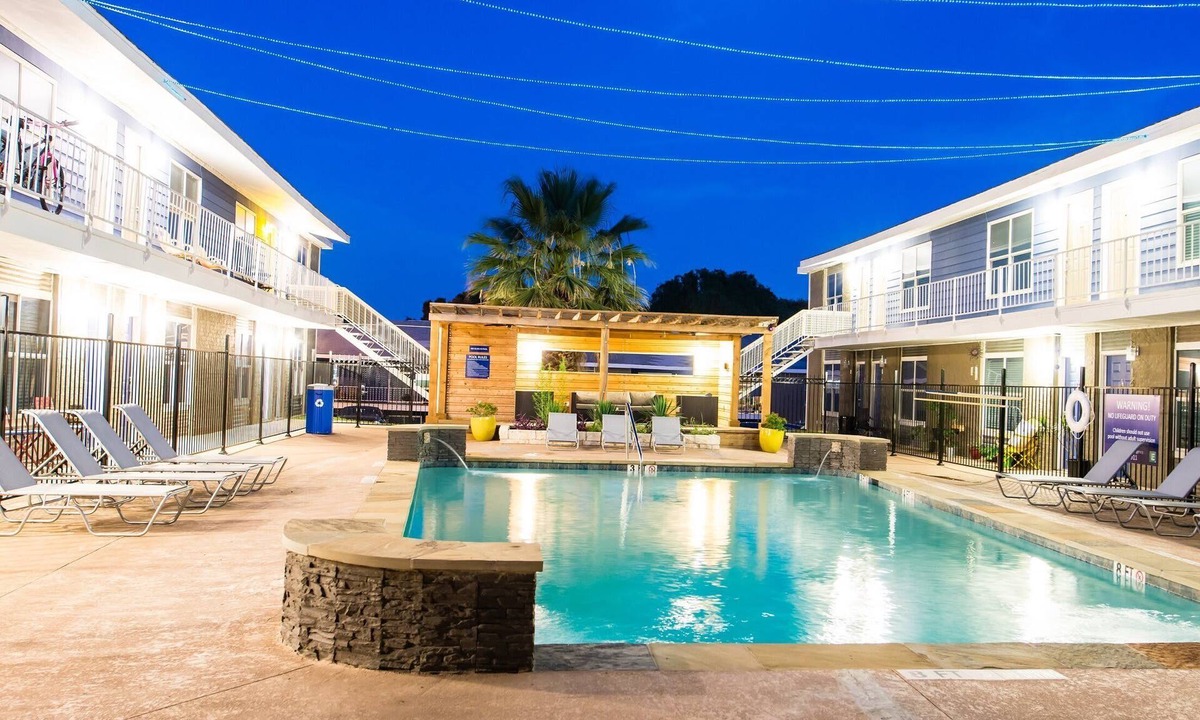 Pleasant Valley Apartment | Convenient 2BR next to Downtown w Fast WiFi + Pool