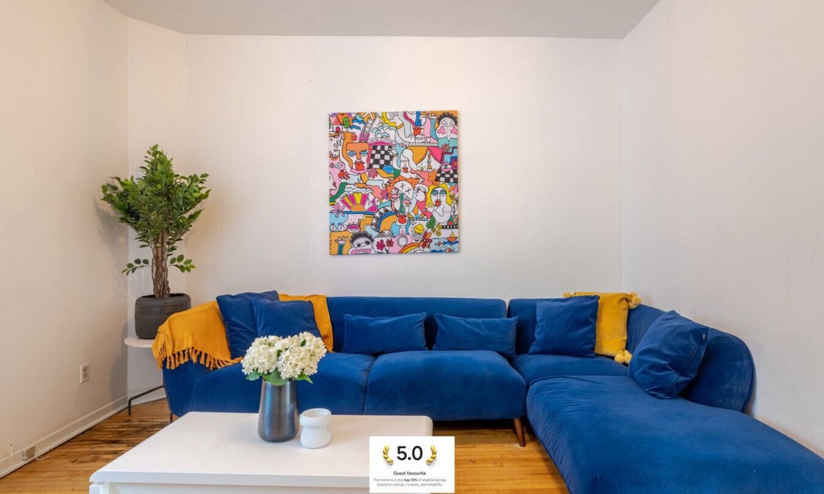 Mile End Apartment | Convenient 4BR in Mont-Royal’s Downtown